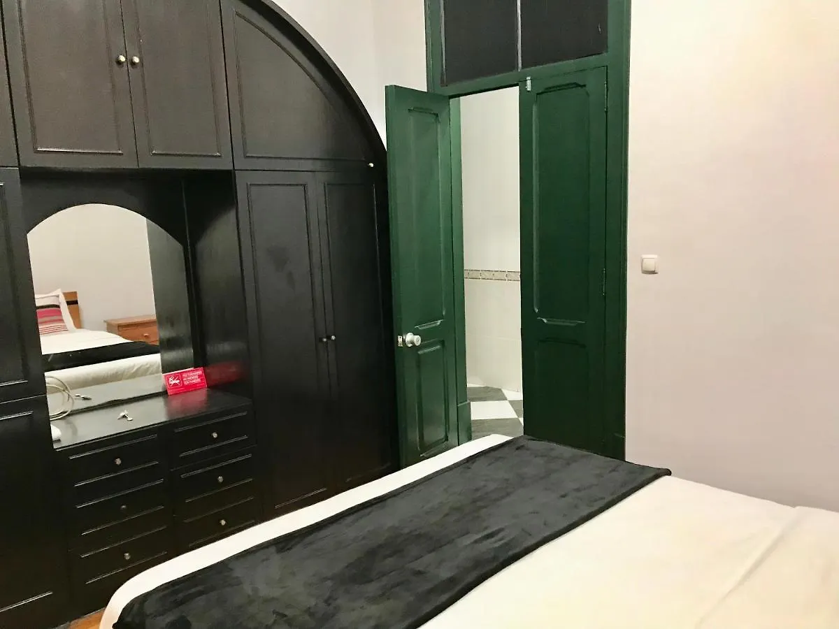 Sublime Black Bedroom Lisbona